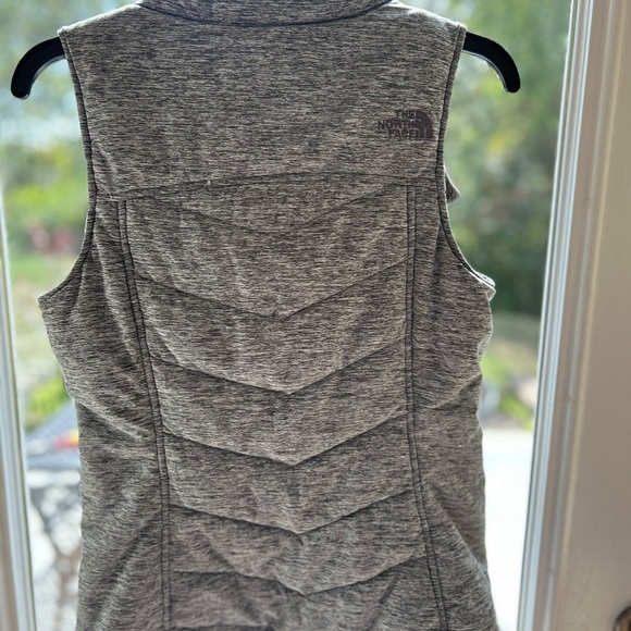 The North Face Women’s Vest -Dark Grey Marled color perfect condition Size Small - Picture 4 of 4